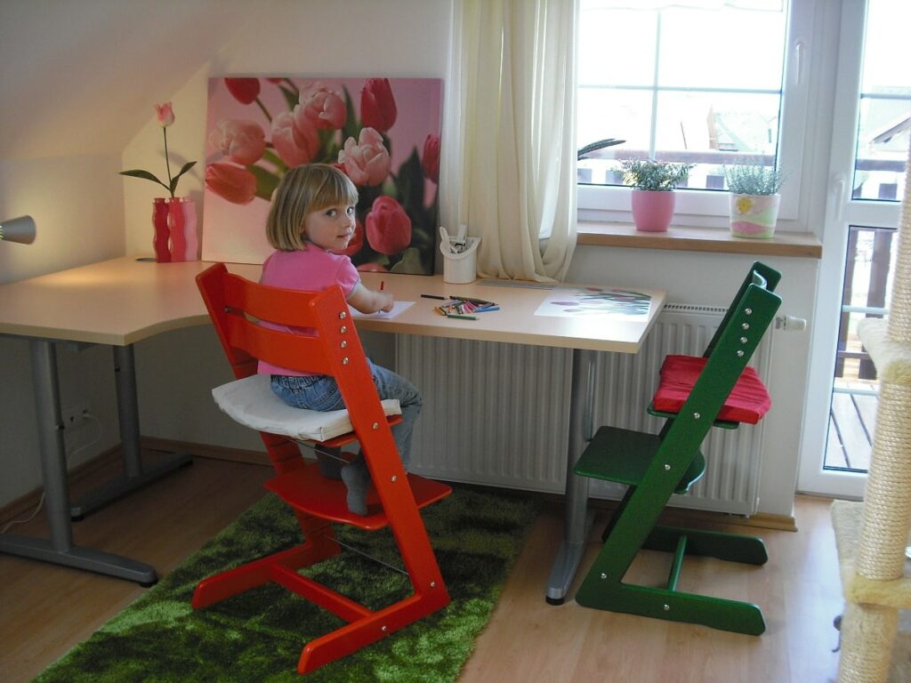 Dětská židle Jitro u psacího stolu s pevnou výškou